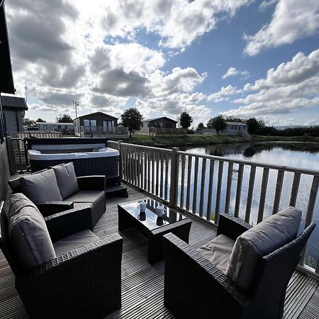 Diddly Squat Lodge With Hot Tub, Pendle View Holiday Park Clitheroe Exterior foto